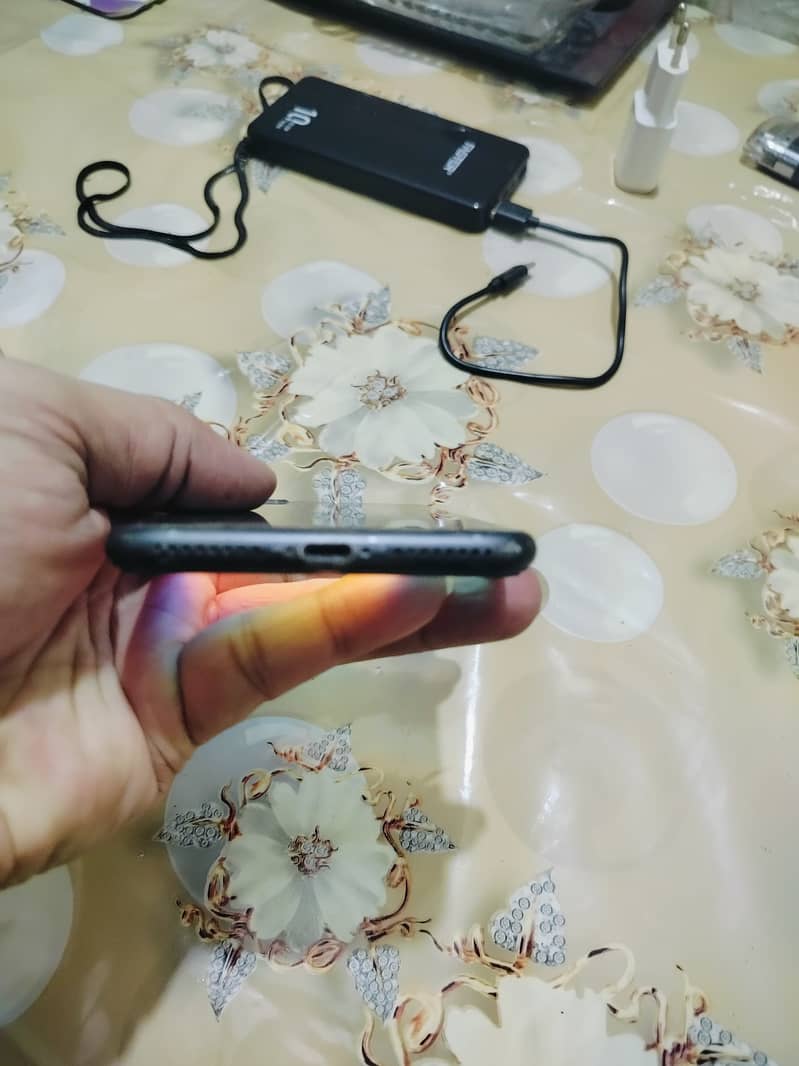 Apple iPhone 8 Plus 4