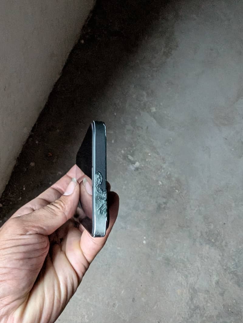Apple iPhone 13 0