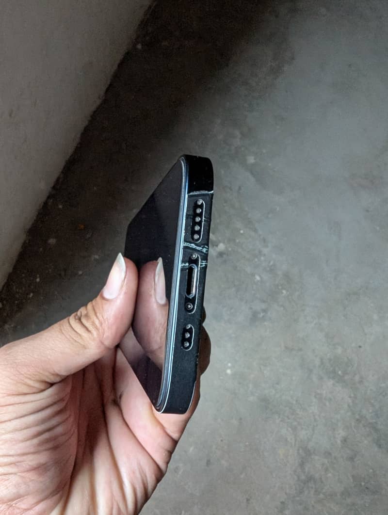 Apple iPhone 13 4