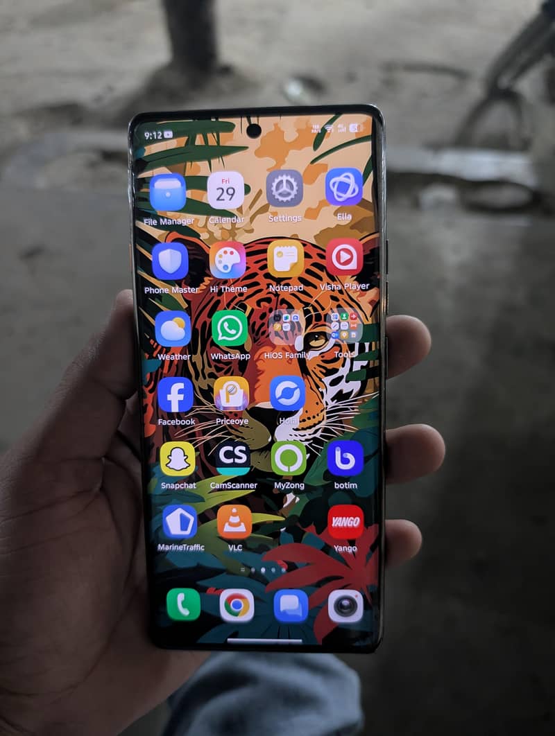 Tecno CAMON 40 Pro 1