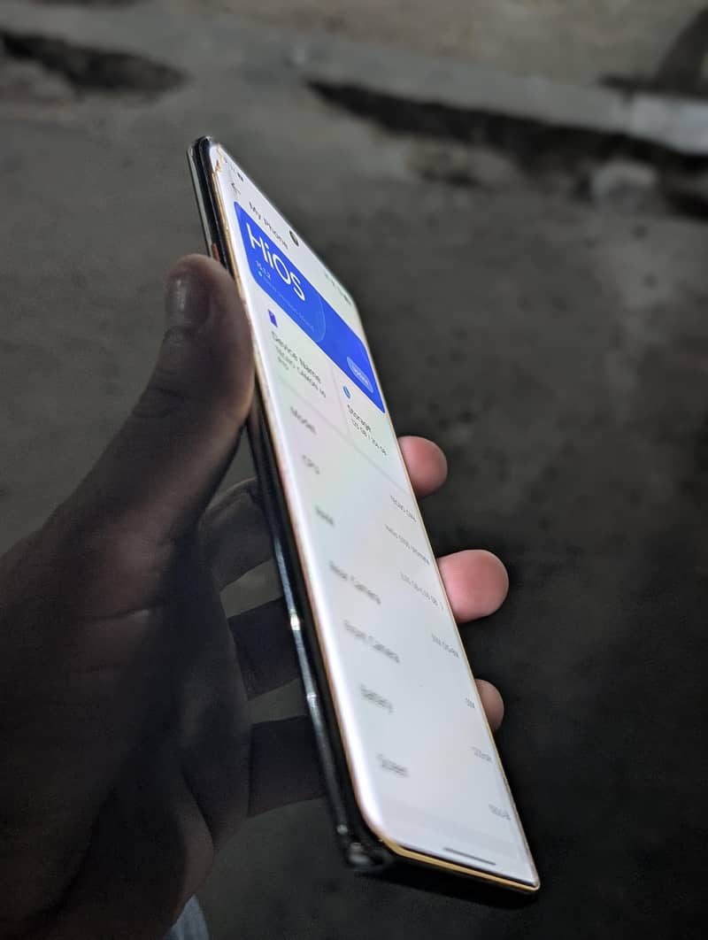 Tecno CAMON 40 Pro 4