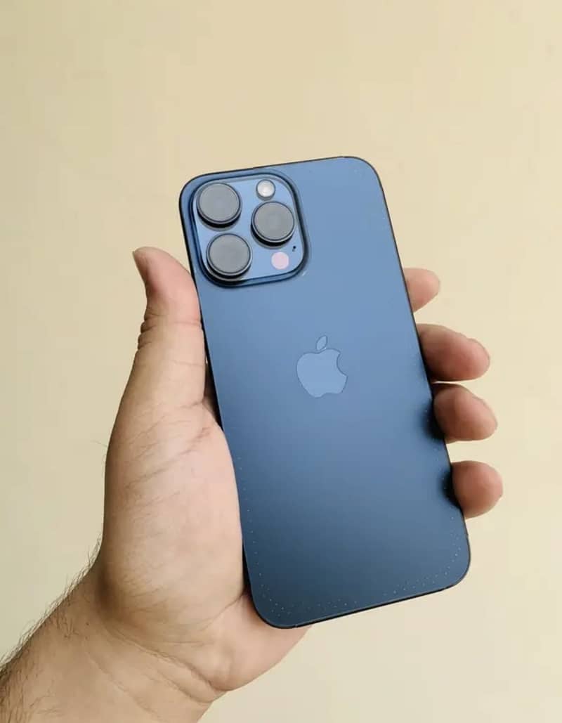 Apple iPhone 15 Pro Max 3