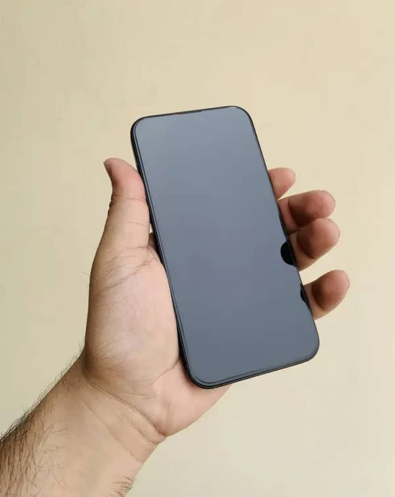 Apple iPhone 15 Pro Max 4