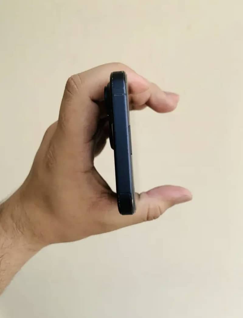 Apple iPhone 15 Pro Max 9