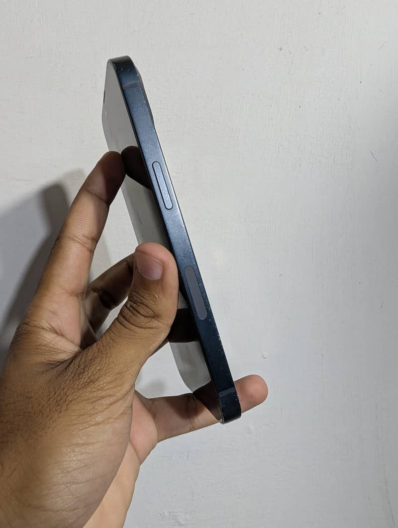 Apple iPhone 13 4