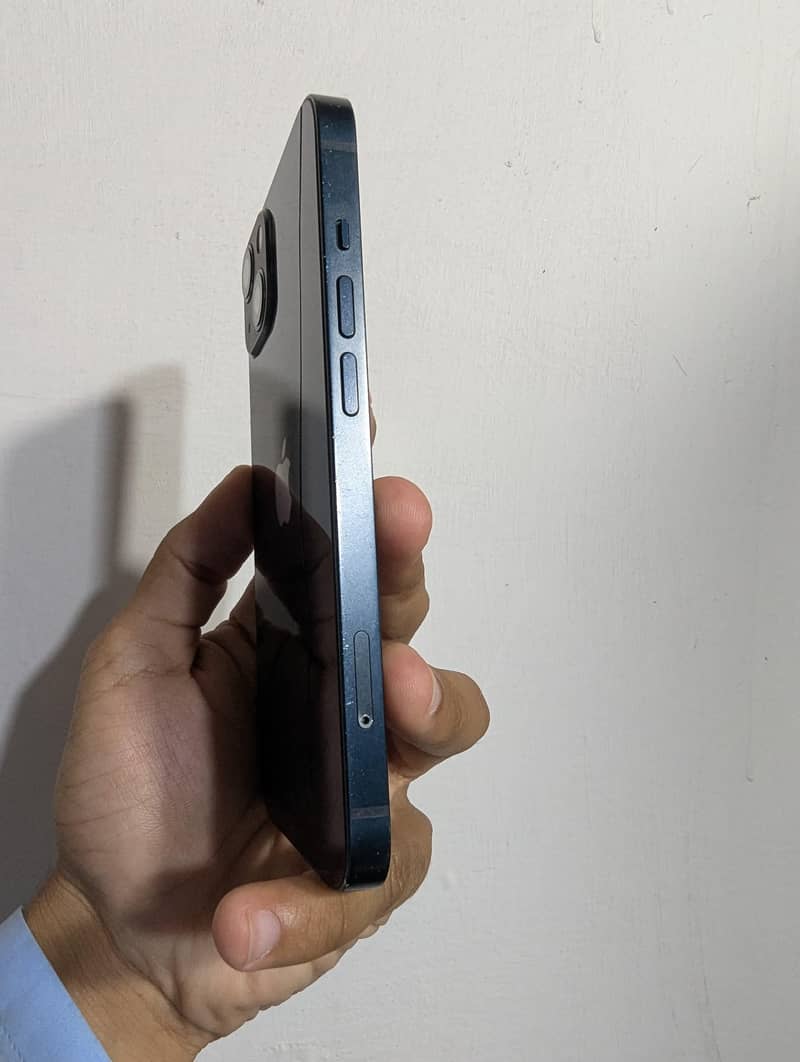 Apple iPhone 13 5