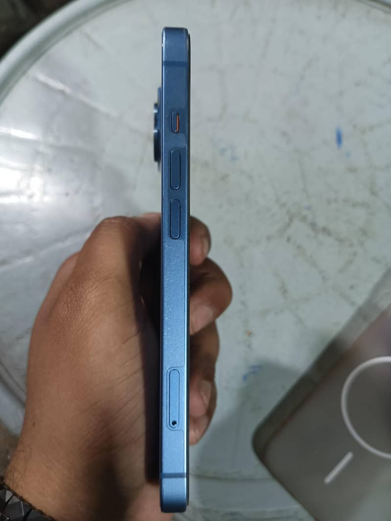 Apple iPhone 13 1