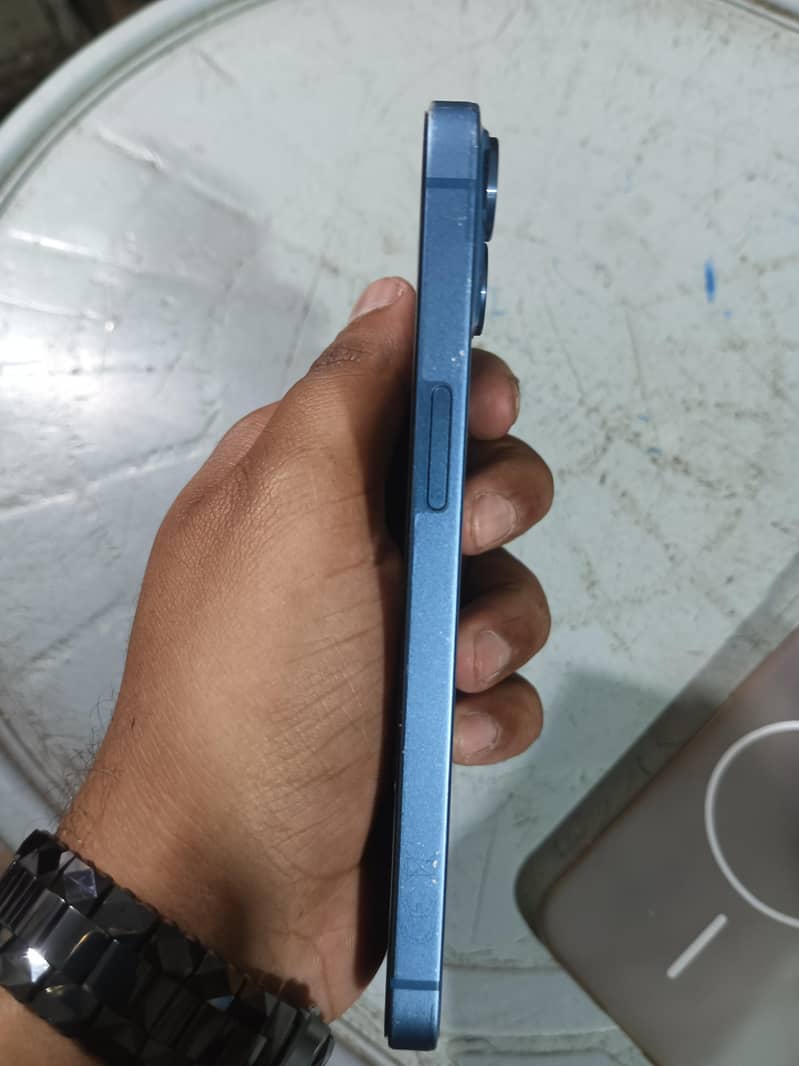 Apple iPhone 13 2
