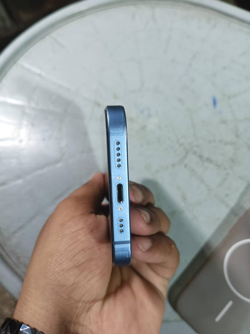 Apple iPhone 13 4