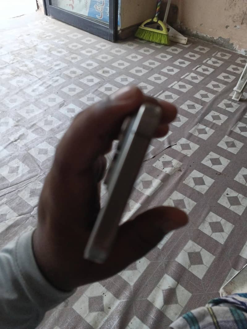 Apple iPhone 15 Pro 2