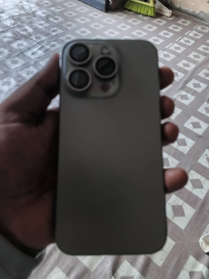 Apple iPhone 15 Pro 4