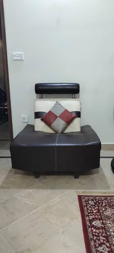 4-Seater Sofa Set for Sale-Comfortable & Stylish-Excellent Condition