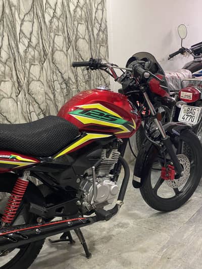 HONDA CB125 f 2024