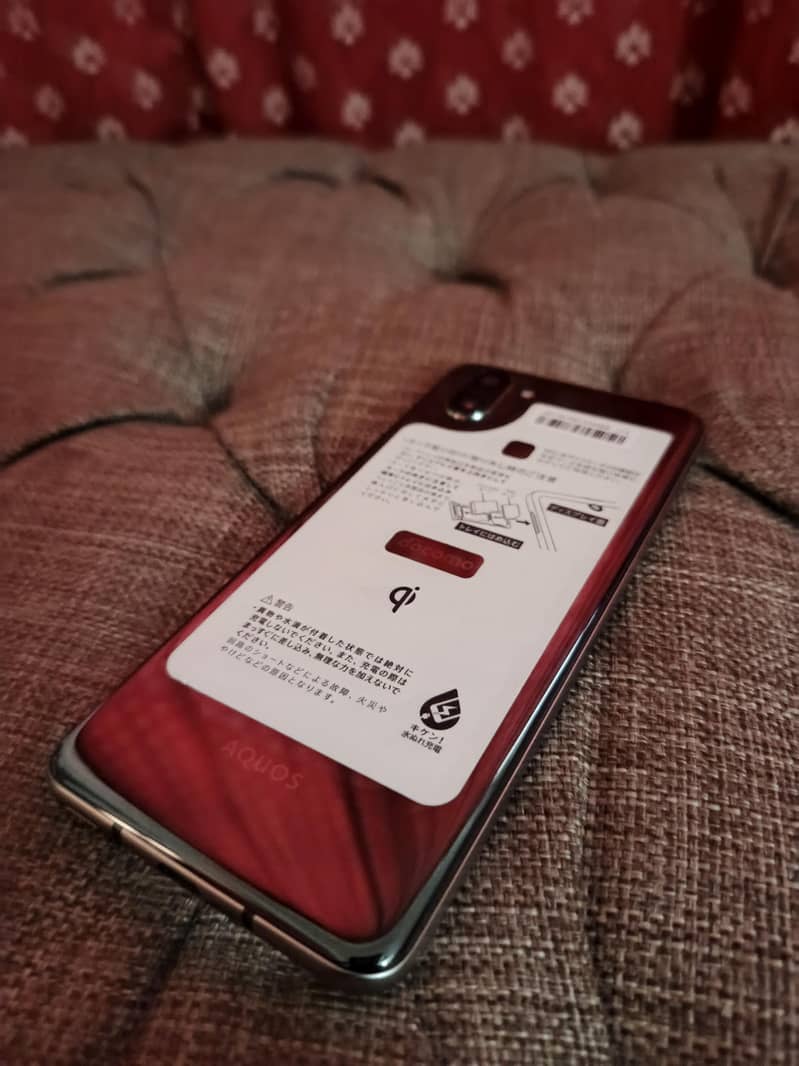 Sharp Aquos R3 3