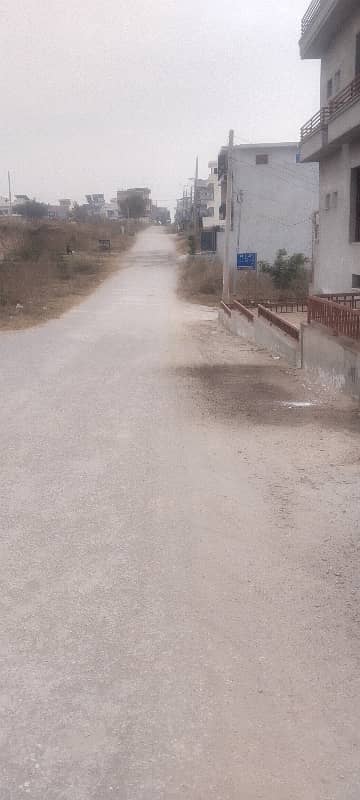 THREE SIDE CORNER PLOT 0