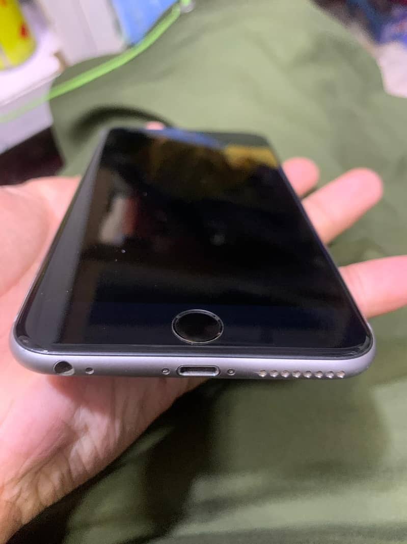 Apple iPhone 6 Plus 4