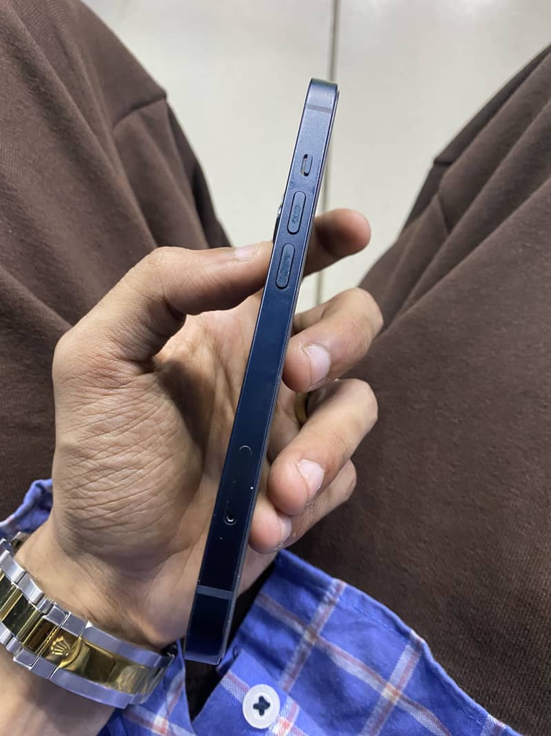 iPhone 13 2