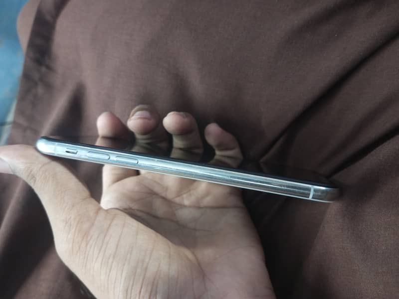 Apple iPhone X 3