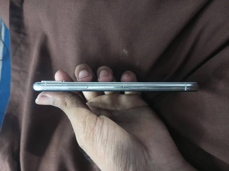 Apple iPhone X 4