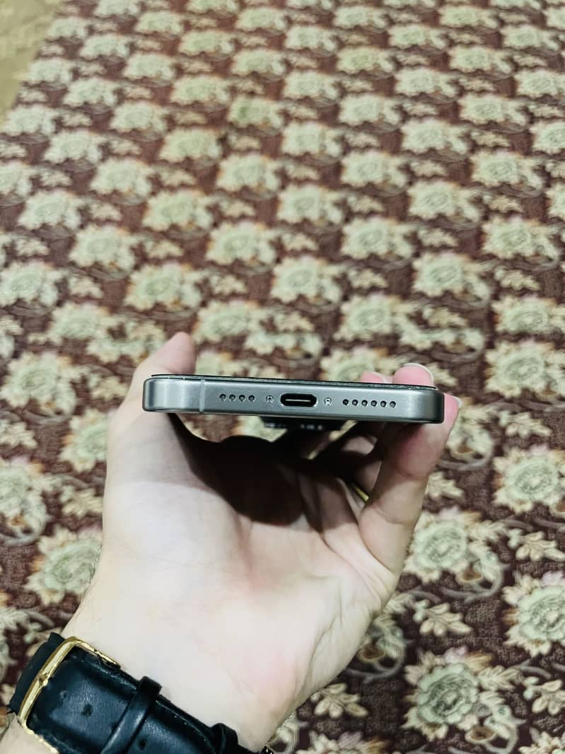 Apple iPhone 15 Pro Max 2