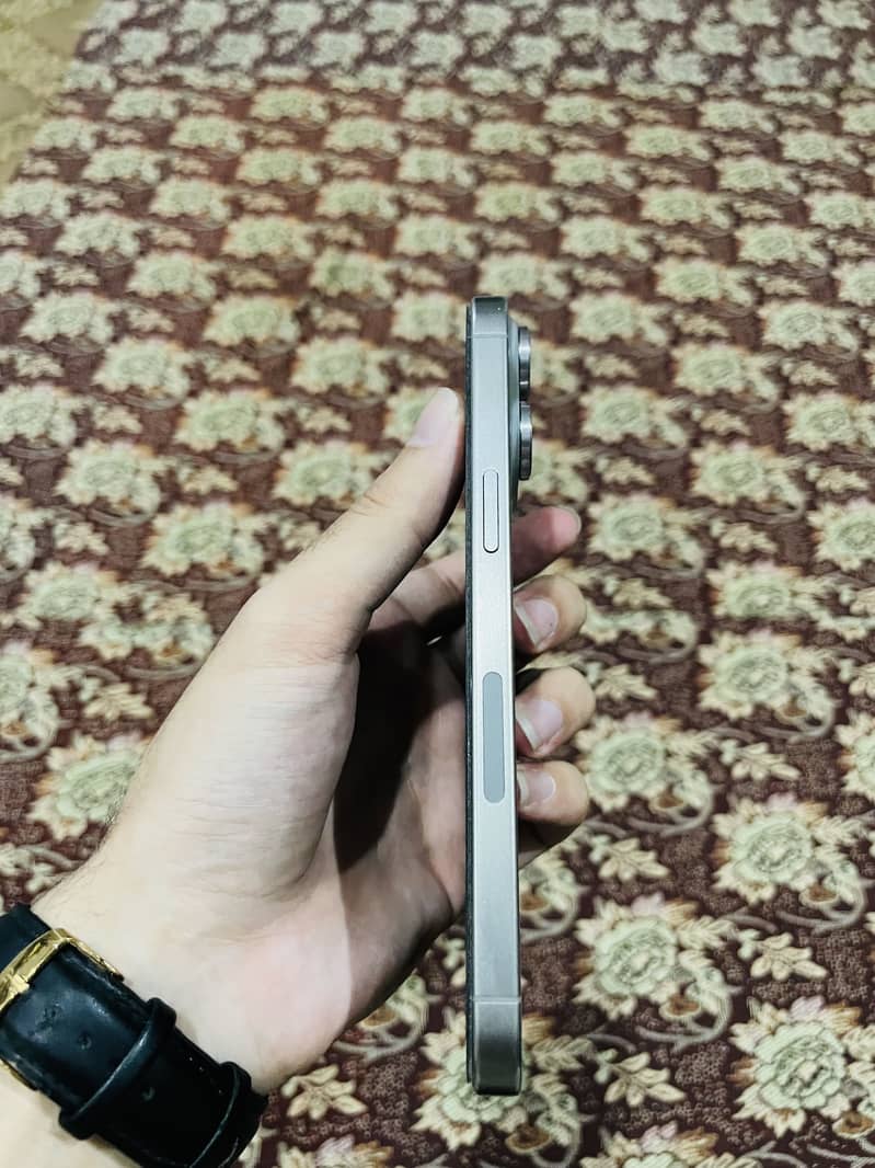 Apple iPhone 15 Pro Max 3