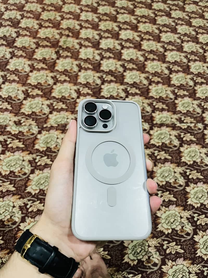 Apple iPhone 15 Pro Max 5