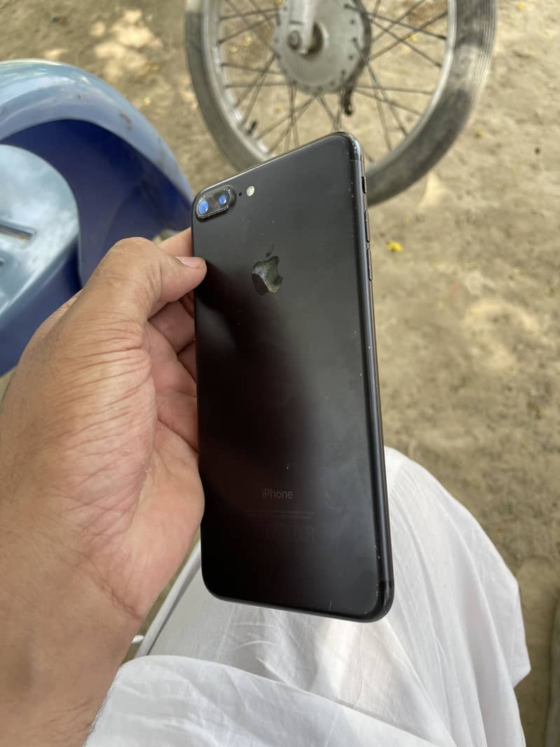 Apple iPhone 7 Plus 2