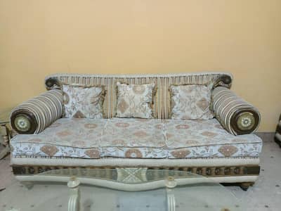 5 seater, 2 sofa set are for sale