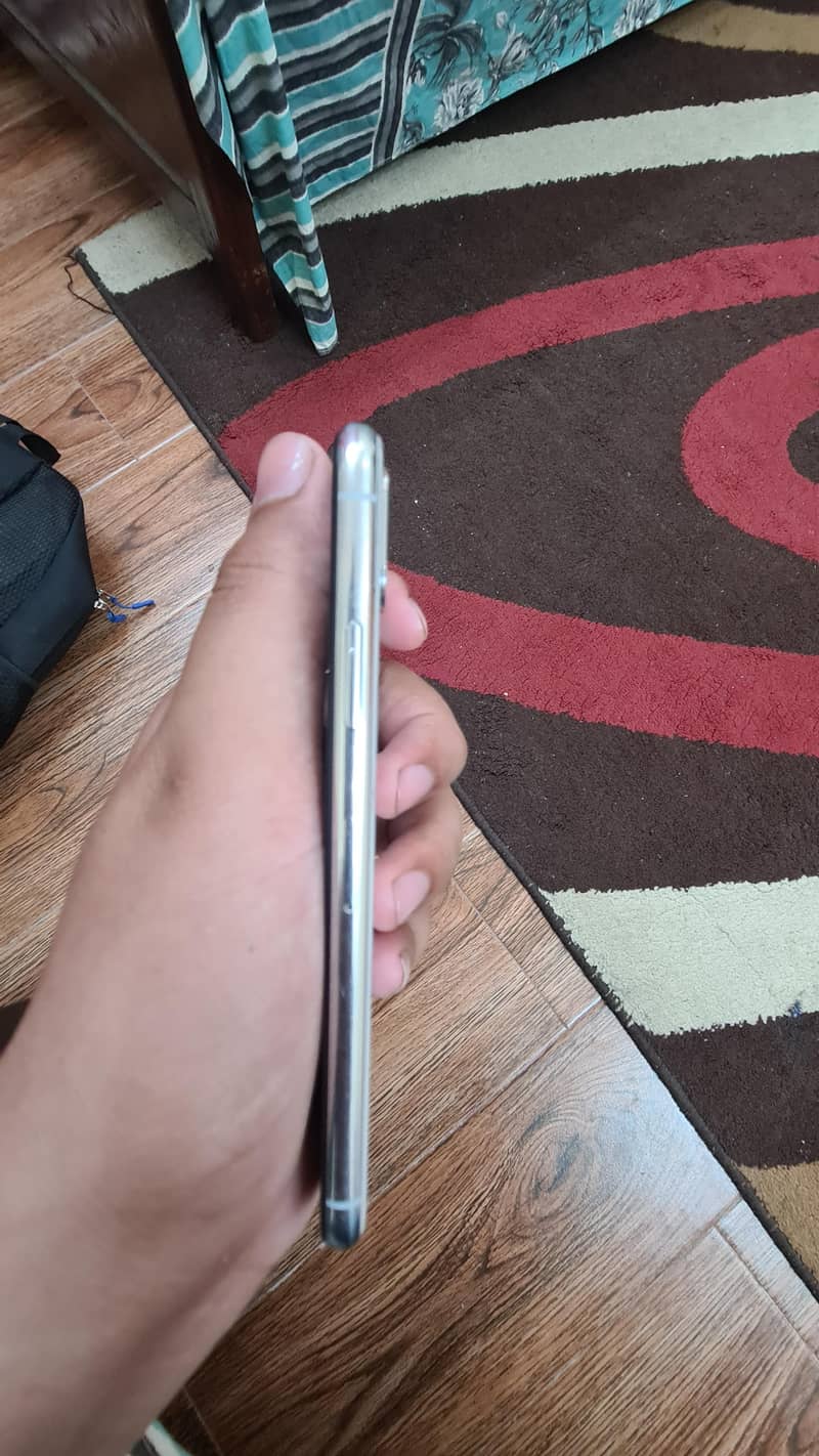 Apple iPhone X 3