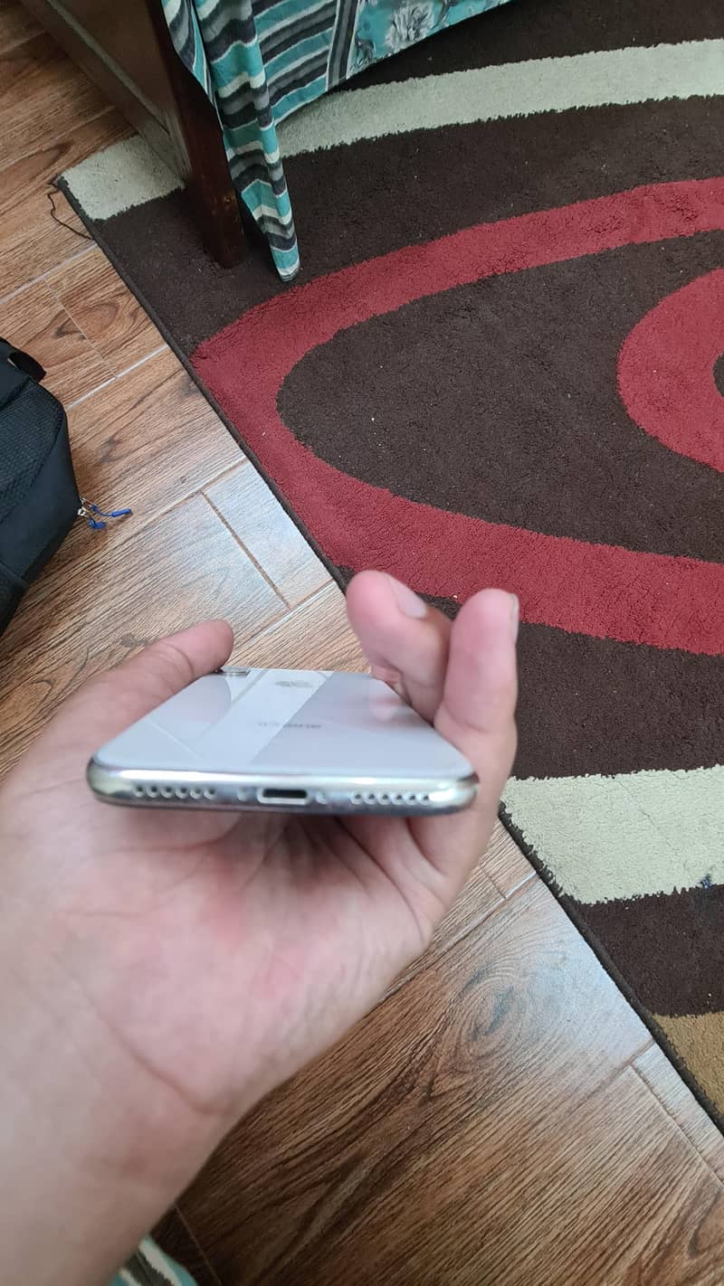 Apple iPhone X 5