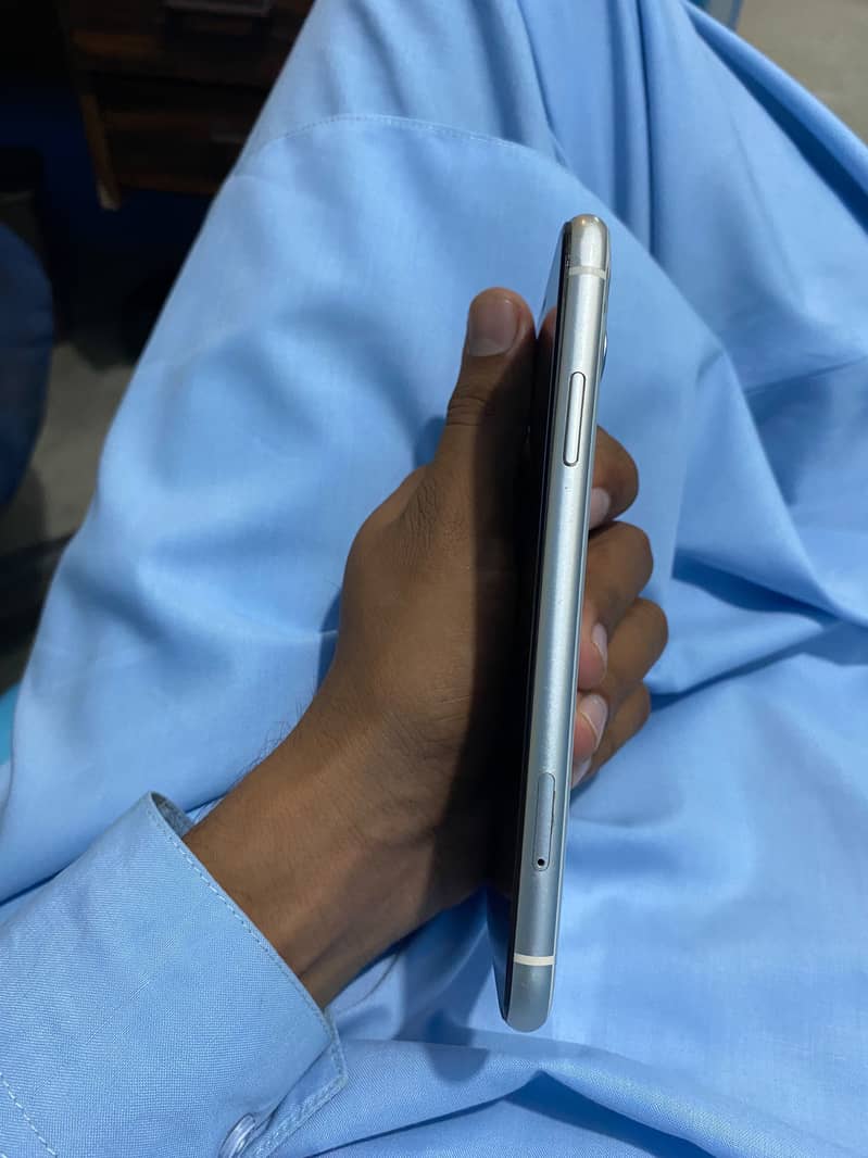 Apple iPhone 11 6