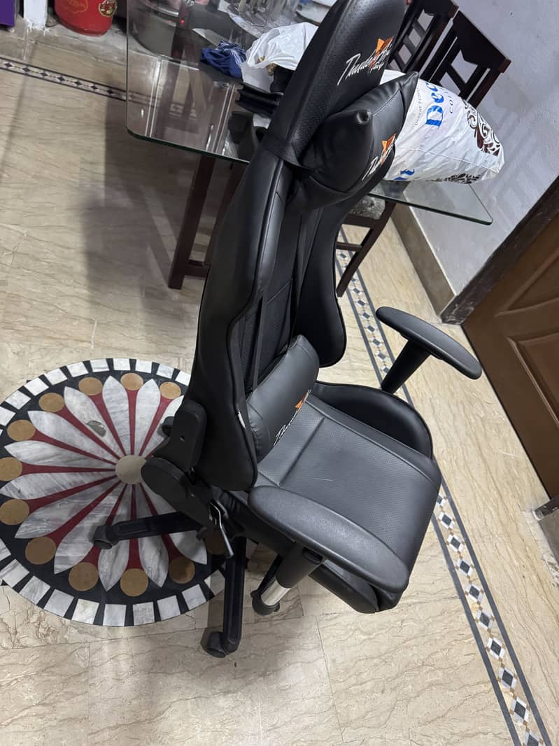 Gaming Chair + Computer Table 2