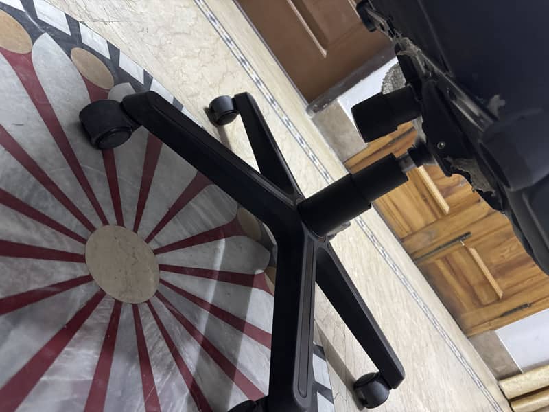 Gaming Chair + Computer Table 7