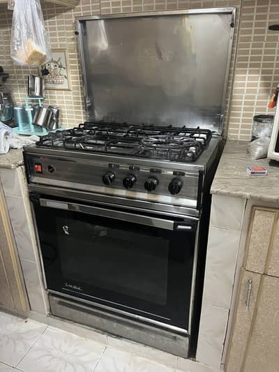 Free standing gas stove with oven