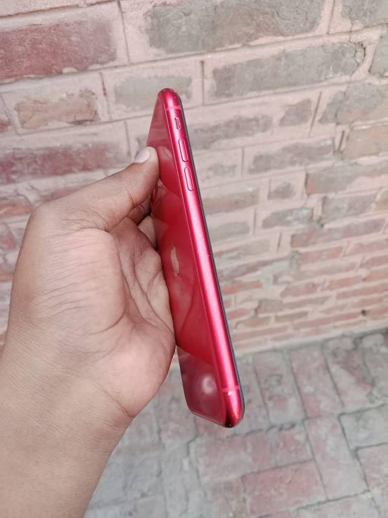 Apple iPhone 11 4