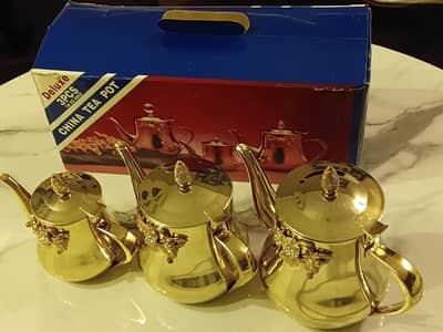 3 deluxe tea pots