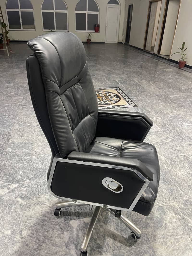 Executive chair 1