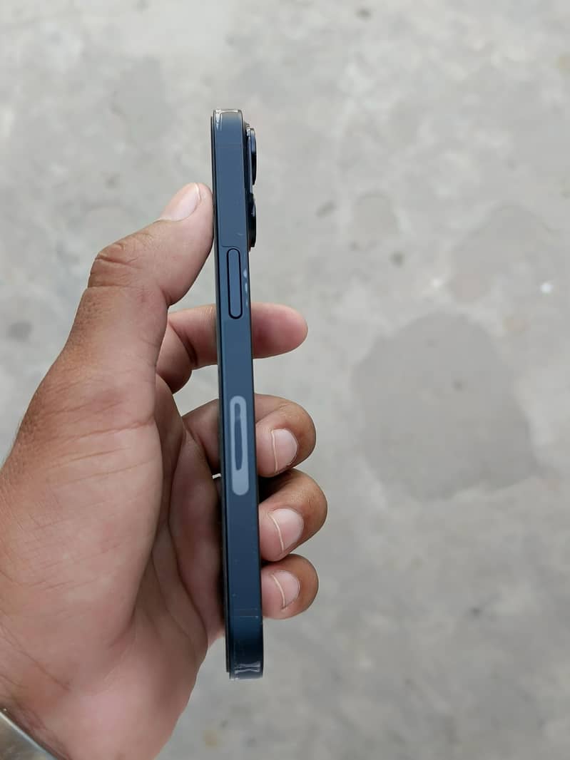 Apple iPhone 14 3