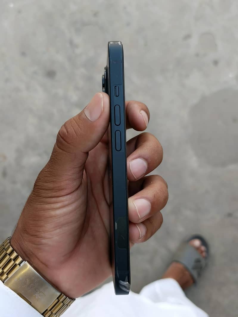 Apple iPhone 14 4