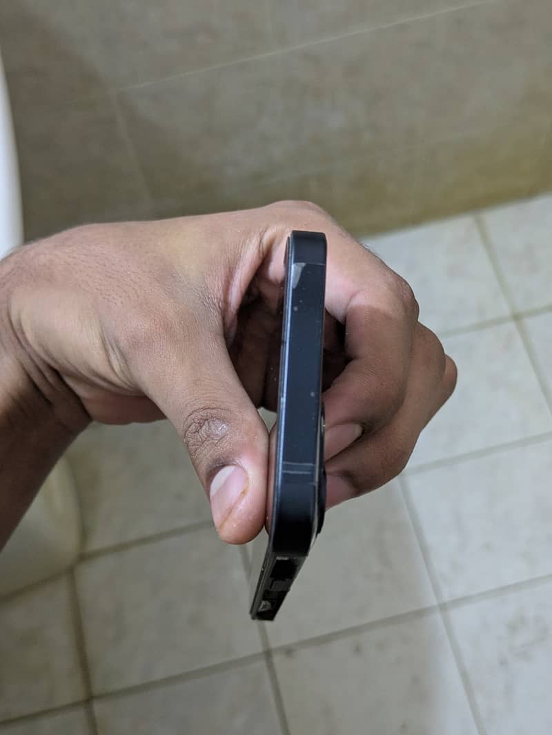 Apple iPhone 13 2