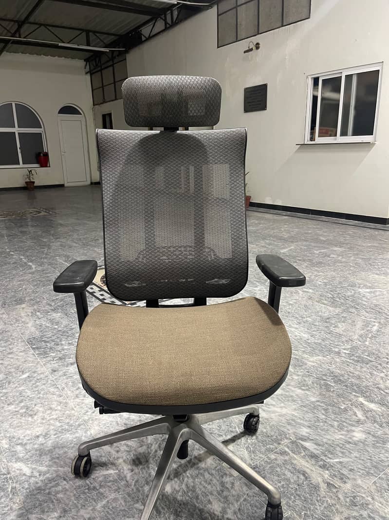 Executive Chair 1