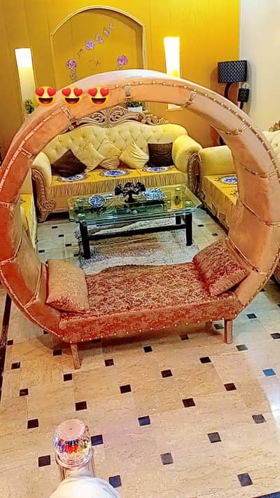 Brand new golden colour  puffy Goal ring seat with 2 cousions