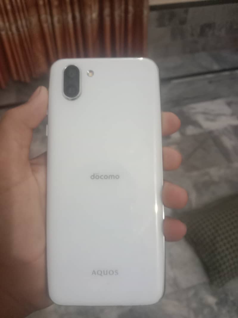 Sharp Aquos R2 2