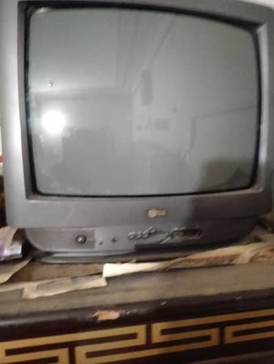 LG 21 inch 5V
