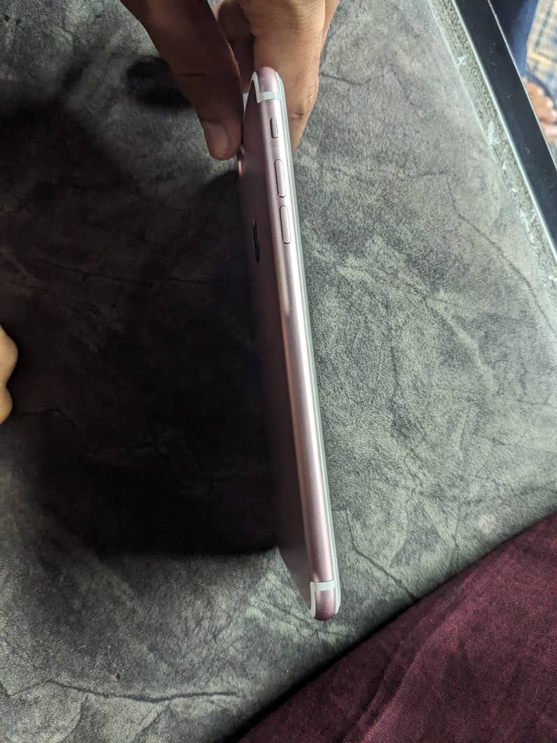 Apple iPhone 7 Plus 2