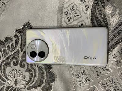 Vivo V30e