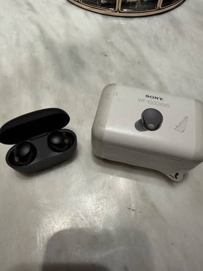 Sony WF1000XM5 for sale in mint condition