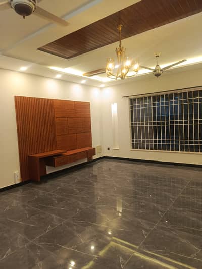 2 Bedrooms Lower Ground Portion For Rent