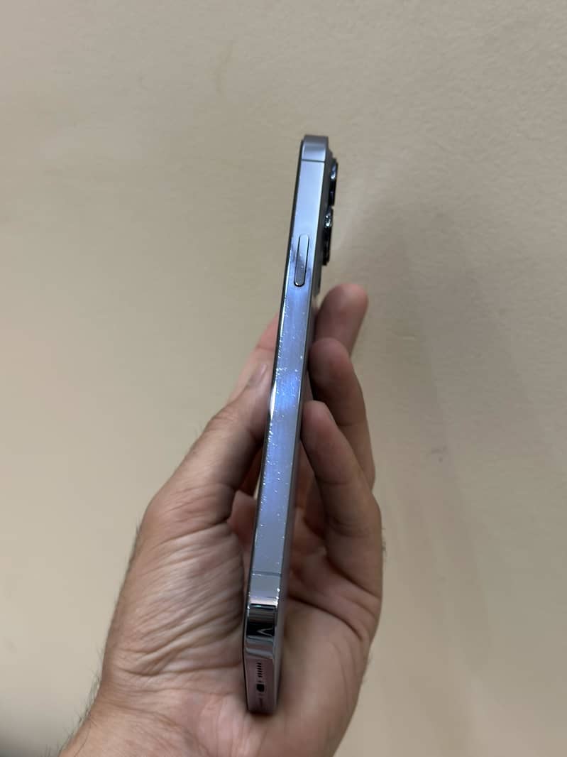 iPhone 13 Pro Max 2