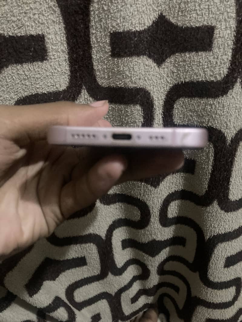 Apple iPhone 15 4